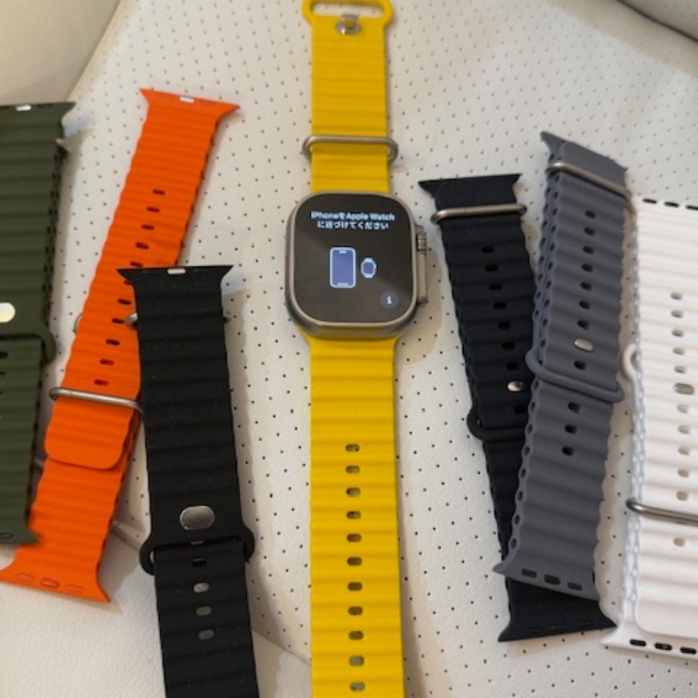 Apple Ultra GPS + Cellular and 6 straps LIKE NEW